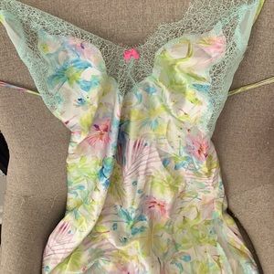 VS FLORAL CHEMISE SLIP